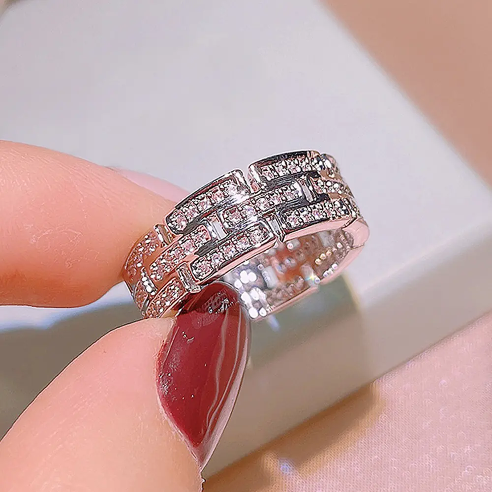 Huitan High Quality Silver Color Wedding Bands Women's Finger-ring with Crystal Cubic Zirconia Simple Classic Lady Rings Jewelry