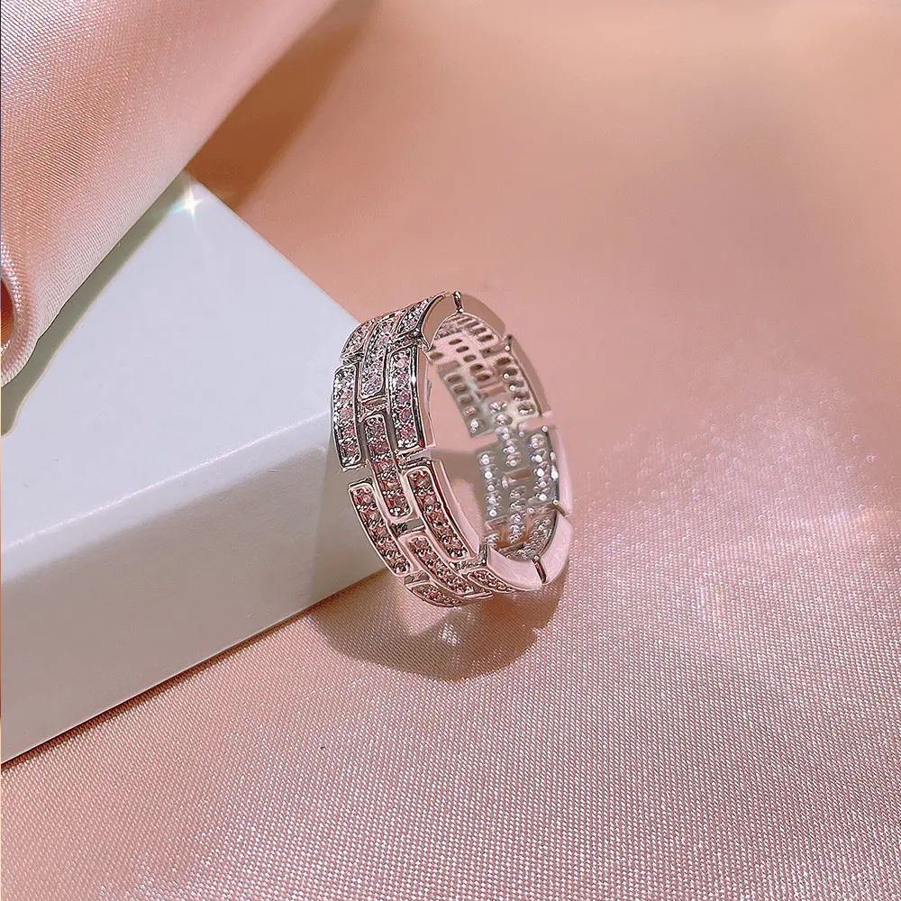 Huitan High Quality Silver Color Wedding Bands Women's Finger-ring with Crystal Cubic Zirconia Simple Classic Lady Rings Jewelry