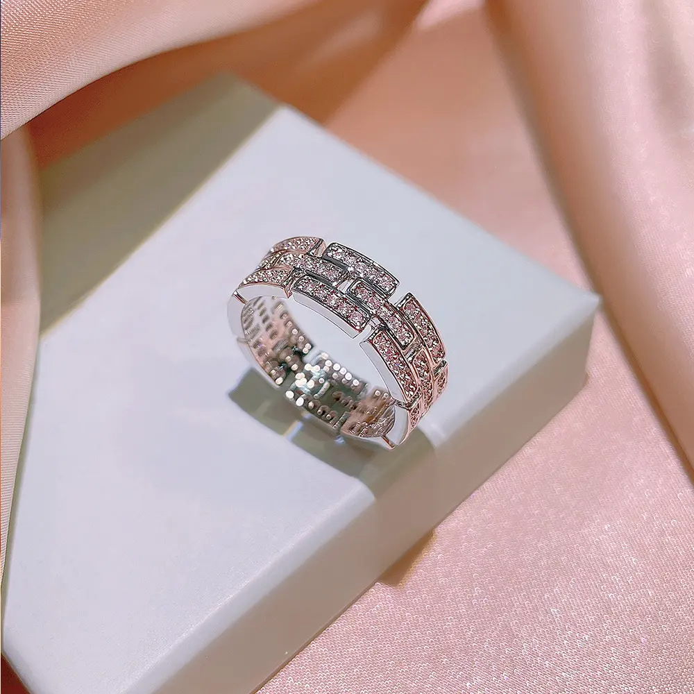 Huitan High Quality Silver Color Wedding Bands Women's Finger-ring with Crystal Cubic Zirconia Simple Classic Lady Rings Jewelry