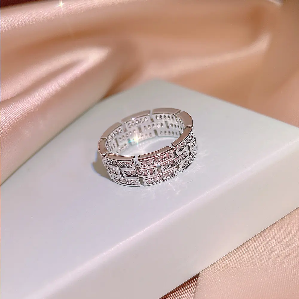 Huitan High Quality Silver Color Wedding Bands Women's Finger-ring with Crystal Cubic Zirconia Simple Classic Lady Rings Jewelry