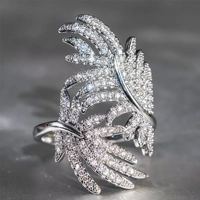 Huitan Gorgeous Bling Bling Crystal CZ Rings Lady Luxury Wedding Party Accessories Female Dainty Finger Jewelry for Anniversary
