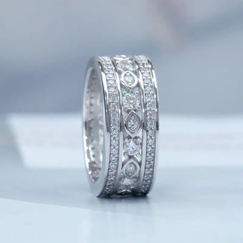 Huitan Dazzling Crystal Rings for Women New Trendy Wedding Engagement Band Accessories Silver Color Modern Fashion Lady Jewelry