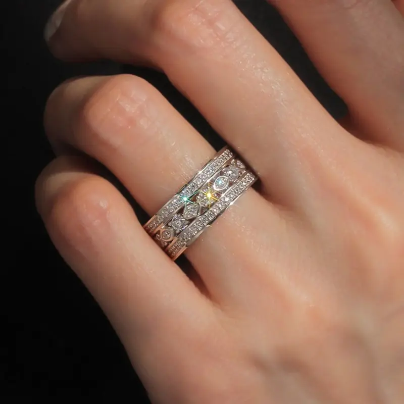 Huitan Dazzling Crystal Rings for Women New Trendy Wedding Engagement Band Accessories Silver Color Modern Fashion Lady Jewelry