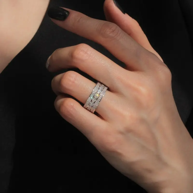 Huitan Dazzling Crystal Rings for Women New Trendy Wedding Engagement Band Accessories Silver Color Modern Fashion Lady Jewelry