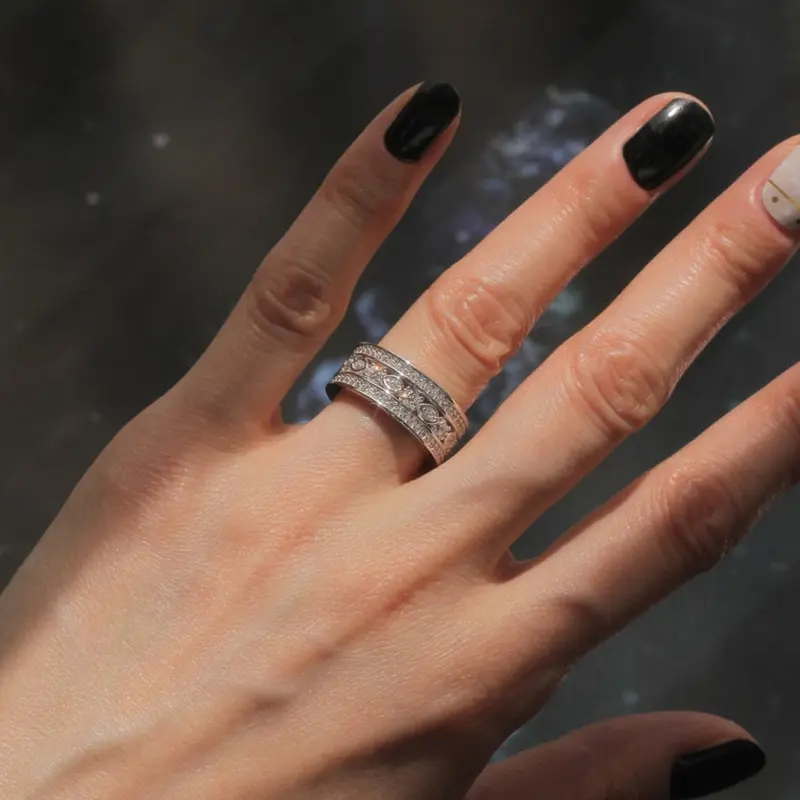 Huitan Dazzling Crystal Rings for Women New Trendy Wedding Engagement Band Accessories Silver Color Modern Fashion Lady Jewelry
