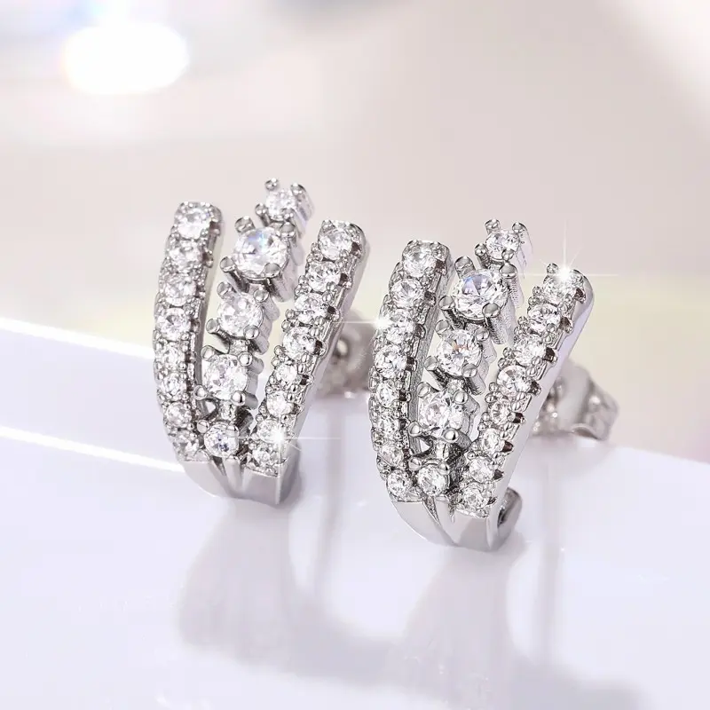 Huitan Silver Color Claw Design Stud Earrings with Dazzling Cubic Zirconia Fashion Ear Piercing Earrings for Women Trend Jewelry