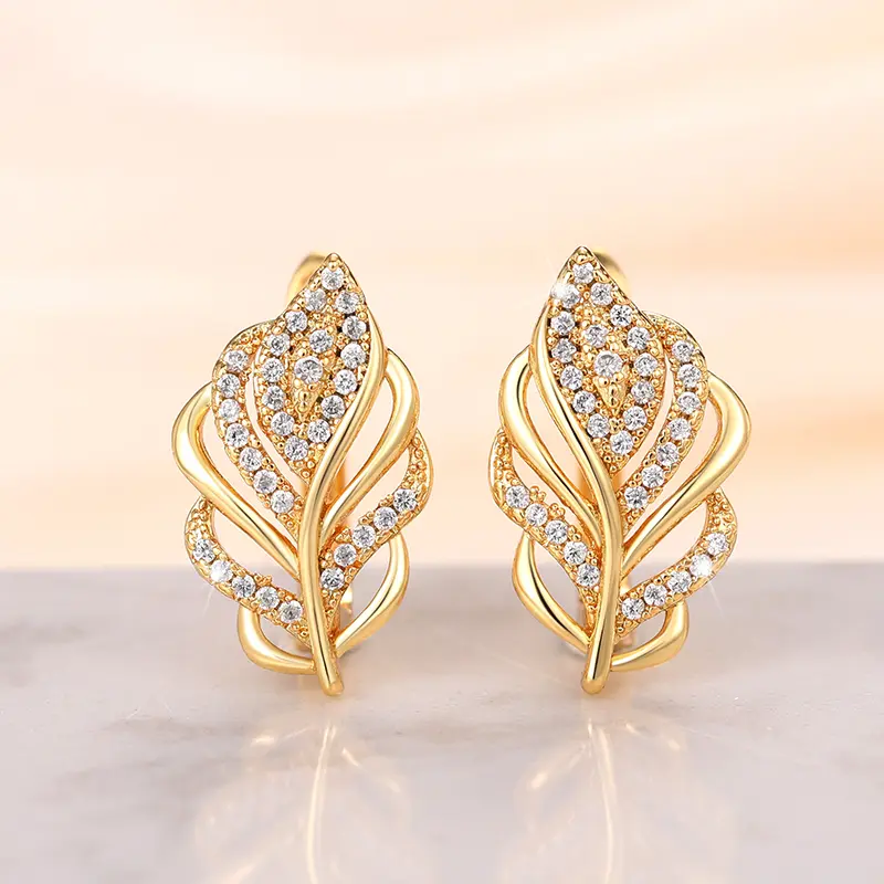 Huitan Gold Color Leaf Hoop Earrings for Lady Temperament Elegant Women's Ear Accessories Wedding Party Luxury Trendy Jewelry