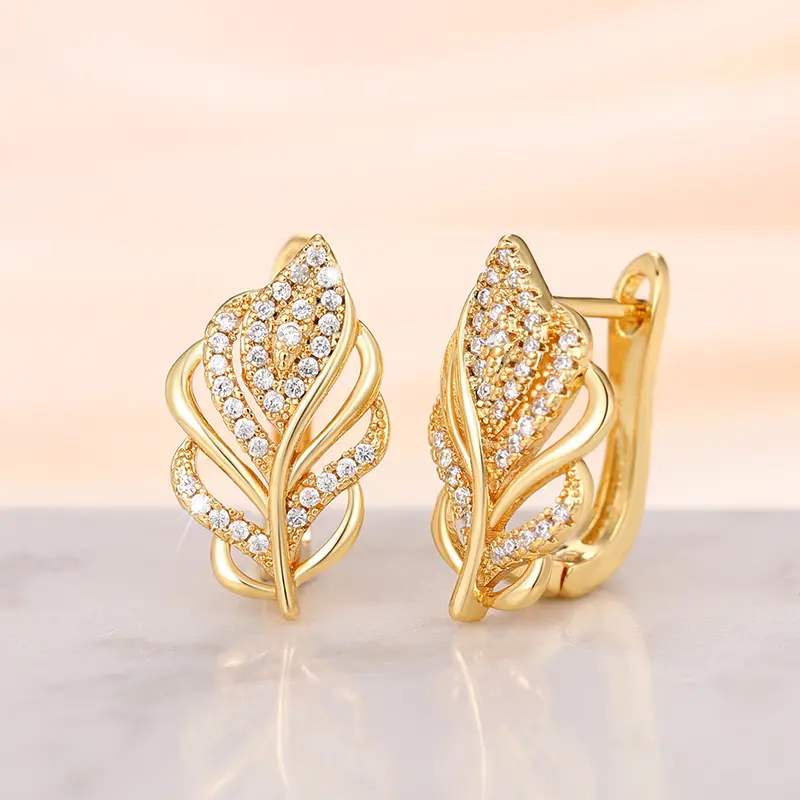 Huitan Gold Color Leaf Hoop Earrings for Lady Temperament Elegant Women's Ear Accessories Wedding Party Luxury Trendy Jewelry