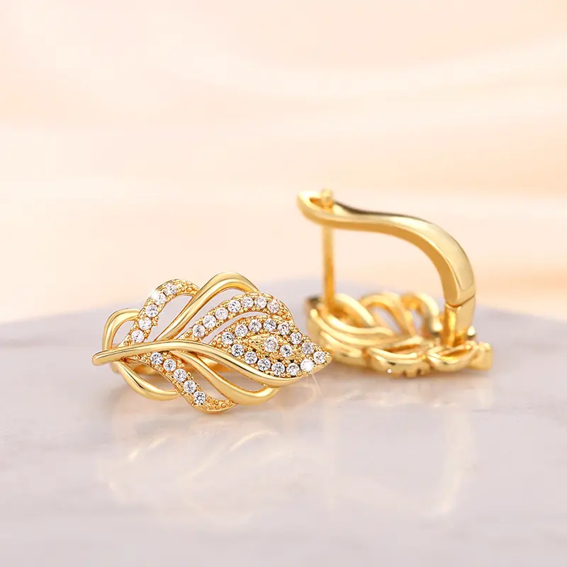 Huitan Gold Color Leaf Hoop Earrings for Lady Temperament Elegant Women's Ear Accessories Wedding Party Luxury Trendy Jewelry