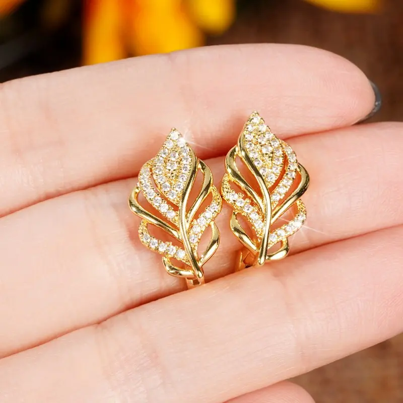 Huitan Gold Color Leaf Hoop Earrings for Lady Temperament Elegant Women's Ear Accessories Wedding Party Luxury Trendy Jewelry