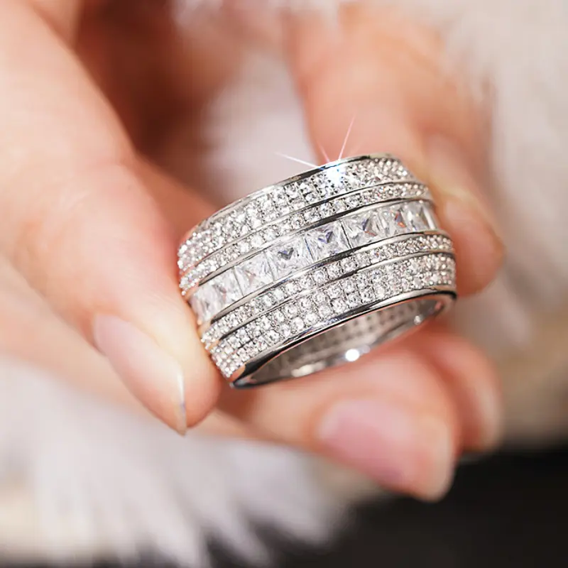 Huitan Luxury Fully Inlaid Zirconia Ring Fashion Female Silver Color Wedding Band Gorgeous Shinning Finger Accessories for Party