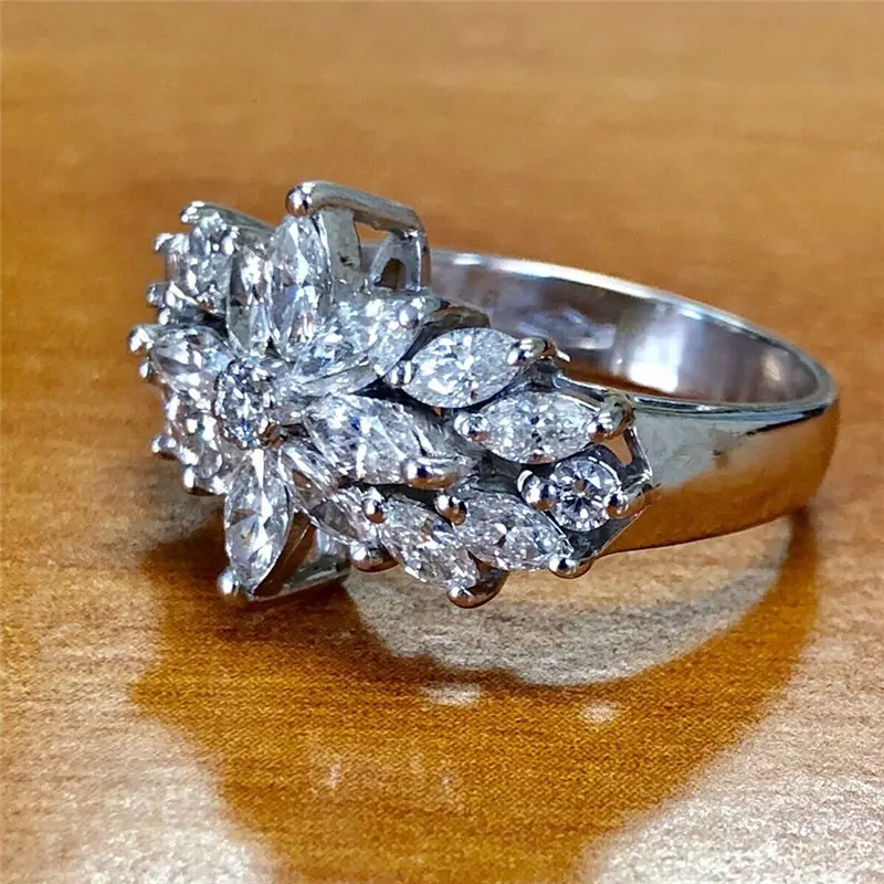 Huitan Novel Design Women's Ring for Party Aesthetic Flower Design Small Fresh Style Female Accessories Nice Gift Trendy Jewelry