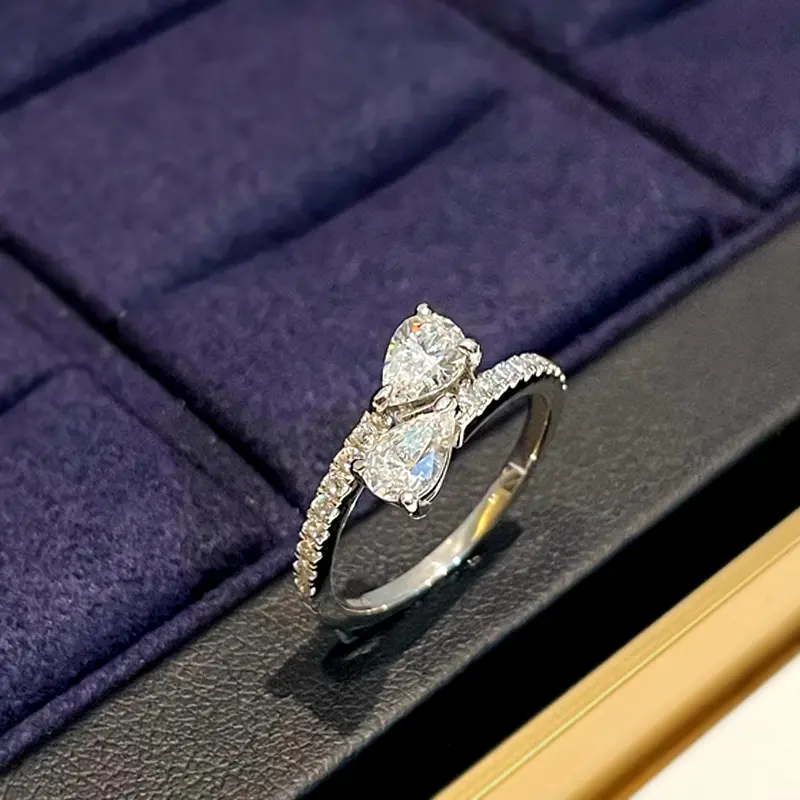 Huitan Dainty Fashion Shinning Finger Ring Female Engagement Accessories with Brilliant Cubic Zirconia Silver Color Wedding Band