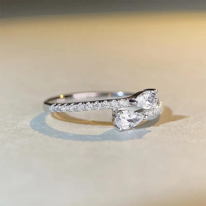 Huitan Dainty Fashion Shinning Finger Ring Female Engagement Accessories with Brilliant Cubic Zirconia Silver Color Wedding Band