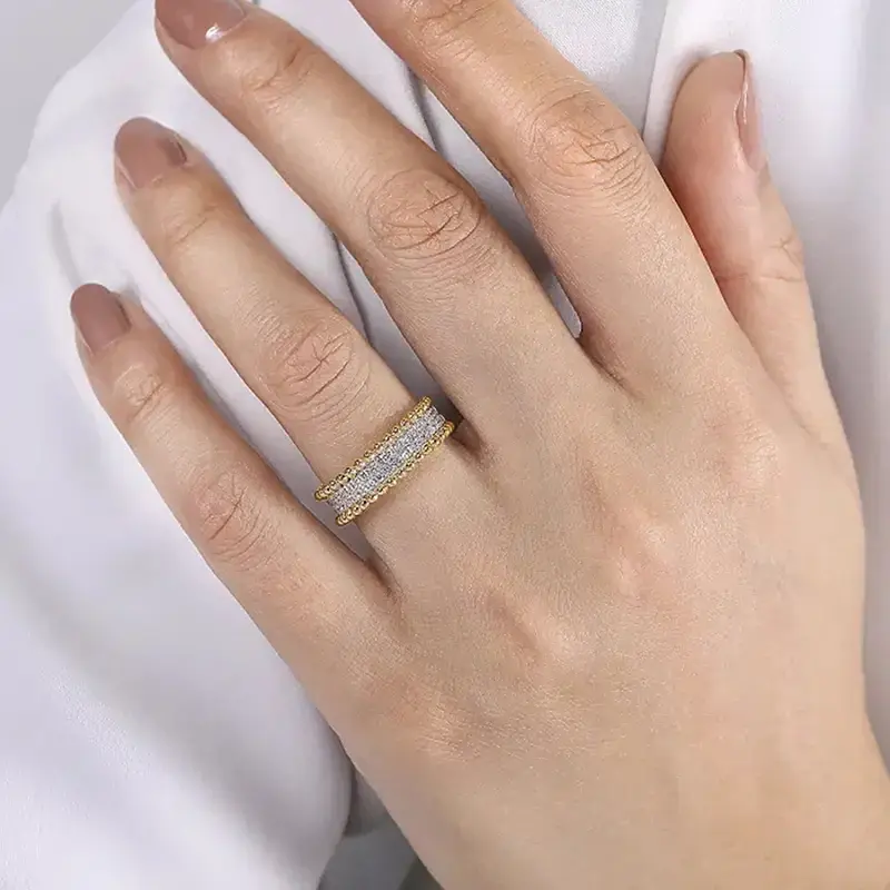 Huitan New Trendy Two-tone Women’s Rings Chic Bright Cubic Zirconia Finger Accessories Simple Stylish Engagement Party Jewelry