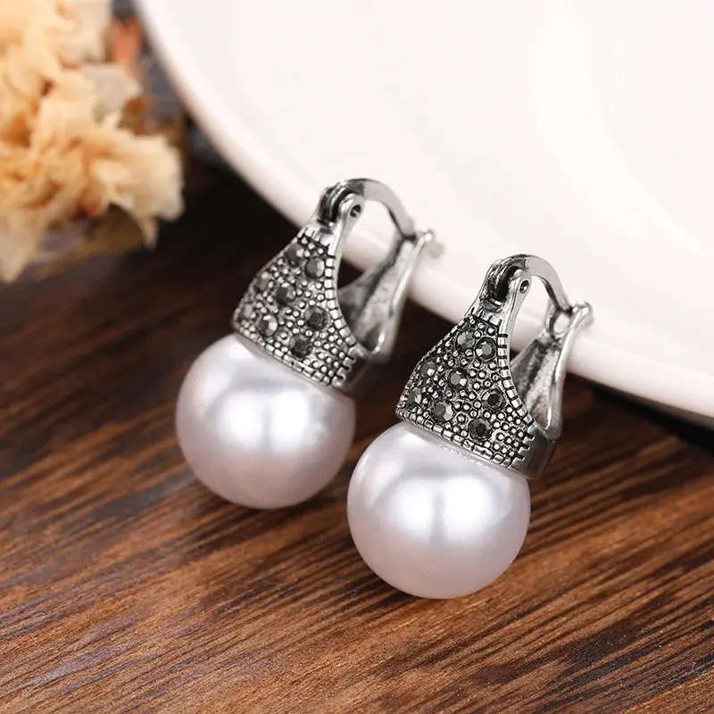 Huitan Vintage Style Simulated Pearl Drop Earrings Female Graceful Retro Party Accessories Delicate Rhinestone Jewelry for Women