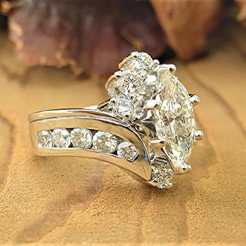 Huitan Chic Engagement Rings for Women Cross Design Inlaid Bling Bling CZ Elegant Lady's Ring Ceremony Party Fashion Jewelry New
