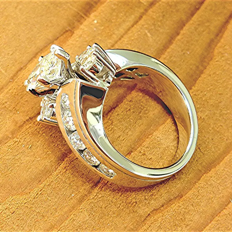 Huitan Chic Engagement Rings for Women Cross Design Inlaid Bling Bling CZ Elegant Lady's Ring Ceremony Party Fashion Jewelry New