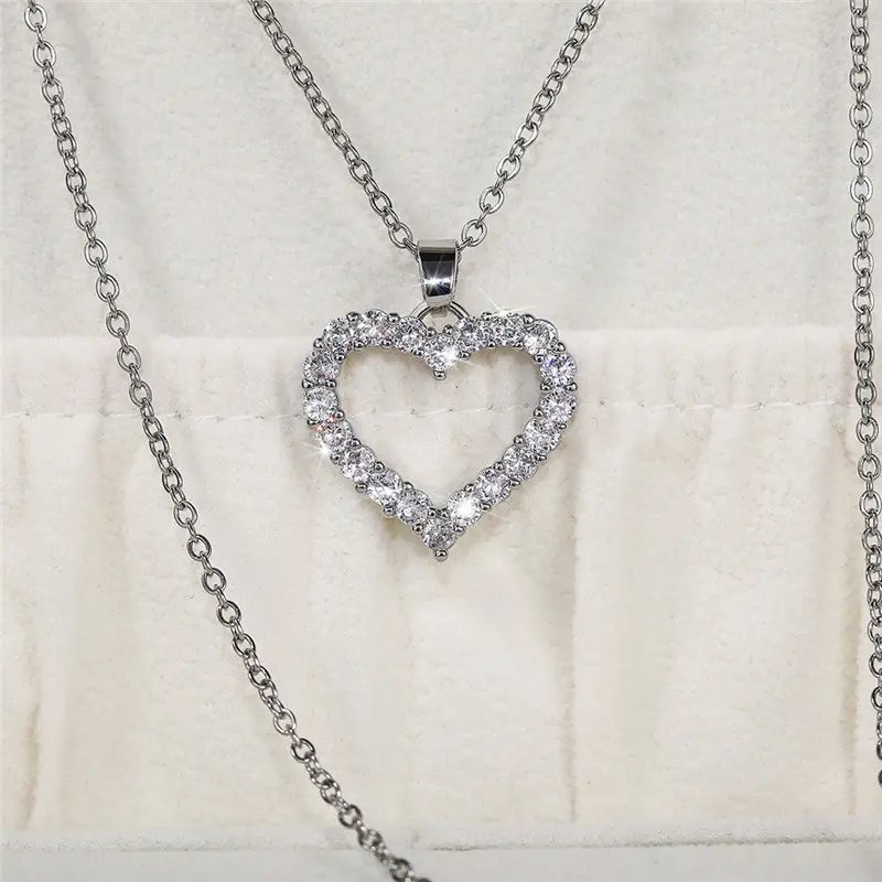 Huitan Bling Bling Princess Heart Pendant Necklace Silver Color Romantic Wedding Engagement Necklaces Trendy Jewelry for Women