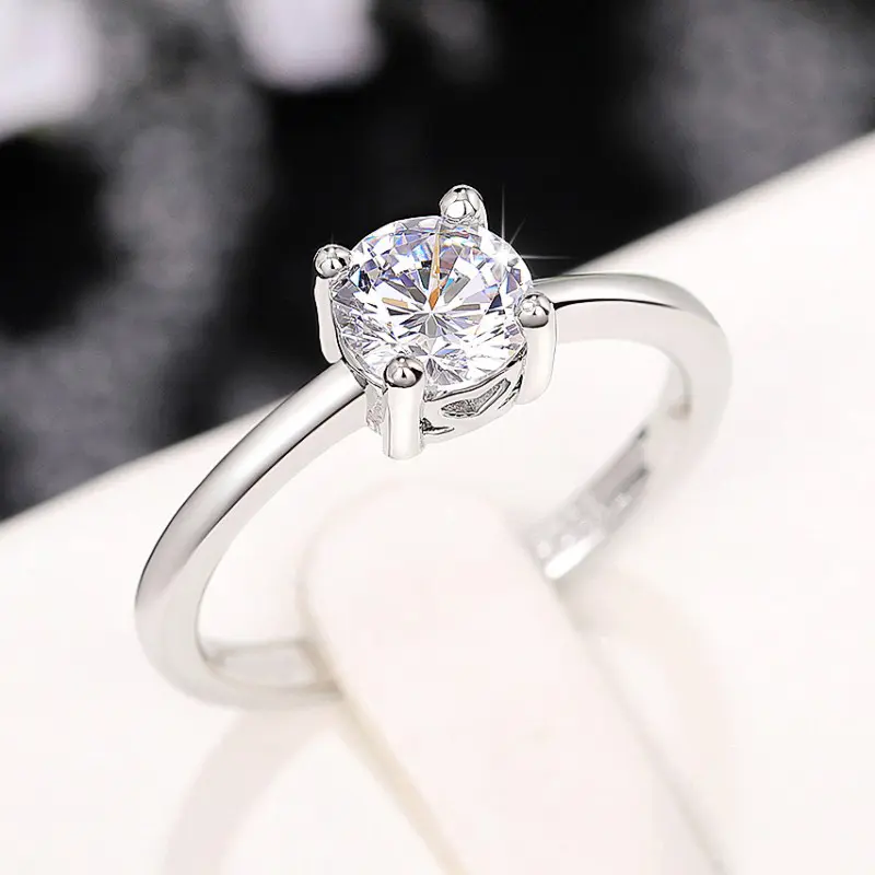 Huitan Silver Color Women Rings Solitaire Cubic Zirconia Crystal Elegant Wedding Proposal Rings for Lady Hot Trendy Jewelry Bulk