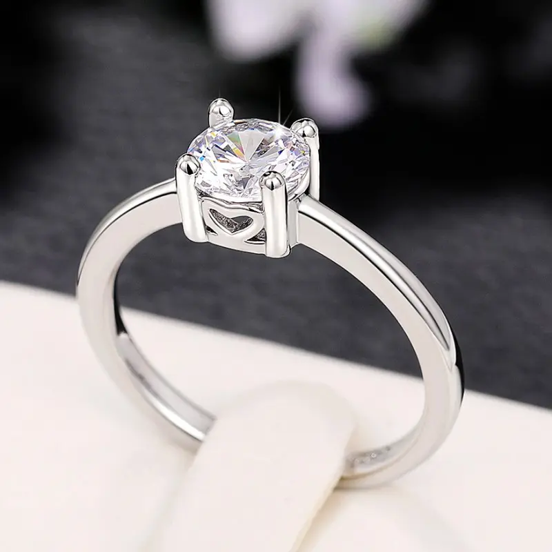 Huitan Silver Color Women Rings Solitaire Cubic Zirconia Crystal Elegant Wedding Proposal Rings for Lady Hot Trendy Jewelry Bulk