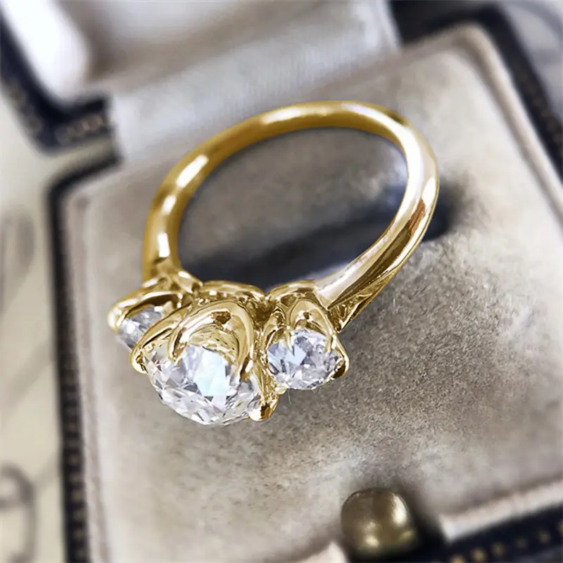 Huitan Fashion Contracted Design Wedding Band Rings for Women Sparkling Crystal Cubic Zirconia Engagement Ring Party Hot Jewelry