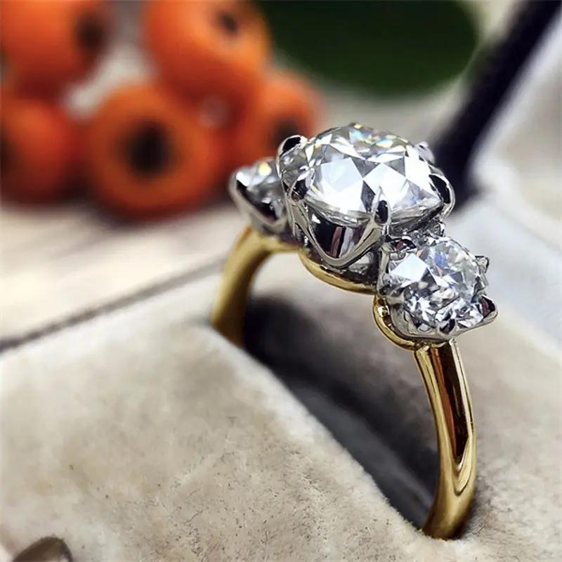 Huitan Fashion Contracted Design Wedding Band Rings for Women Sparkling Crystal Cubic Zirconia Engagement Ring Party Hot Jewelry