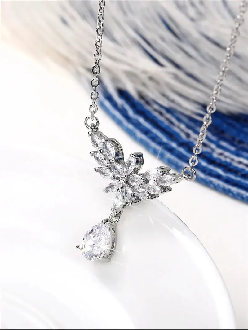 Huitan Aesthetic Women Necklace Engagement Wedding Party Elegant Neck Accessories Crystal Cubic Zirconia Luxury Fashion Jewelry