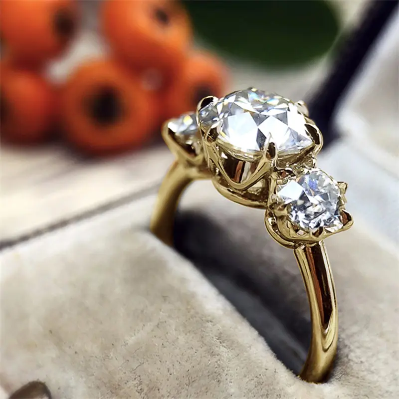 Huitan Fashion Contracted Design Wedding Band Rings for Women Sparkling Crystal Cubic Zirconia Engagement Ring Party Hot Jewelry
