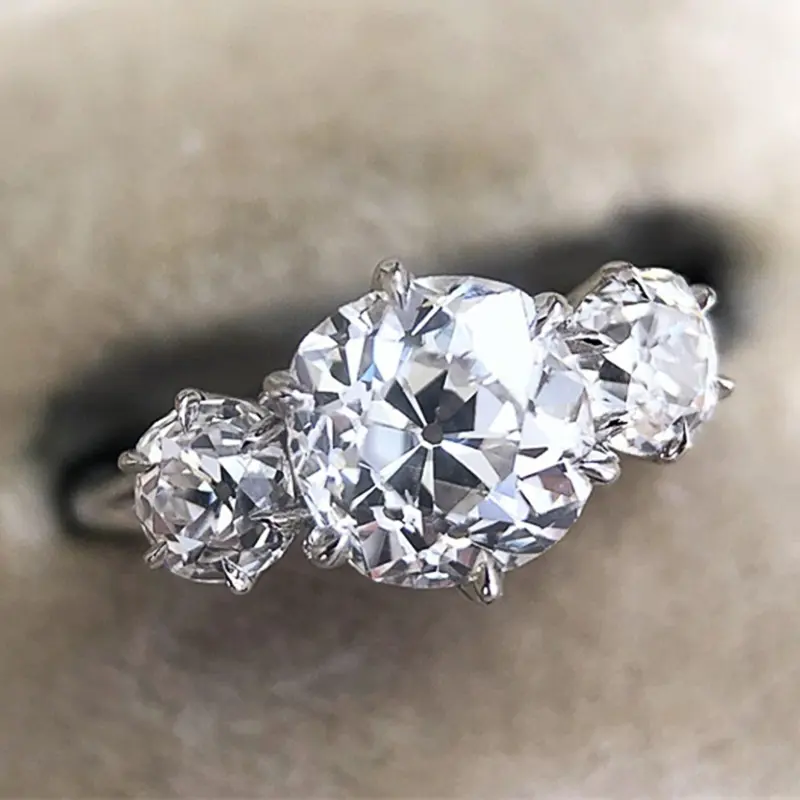 Huitan Fashion Contracted Design Wedding Band Rings for Women Sparkling Crystal Cubic Zirconia Engagement Ring Party Hot Jewelry