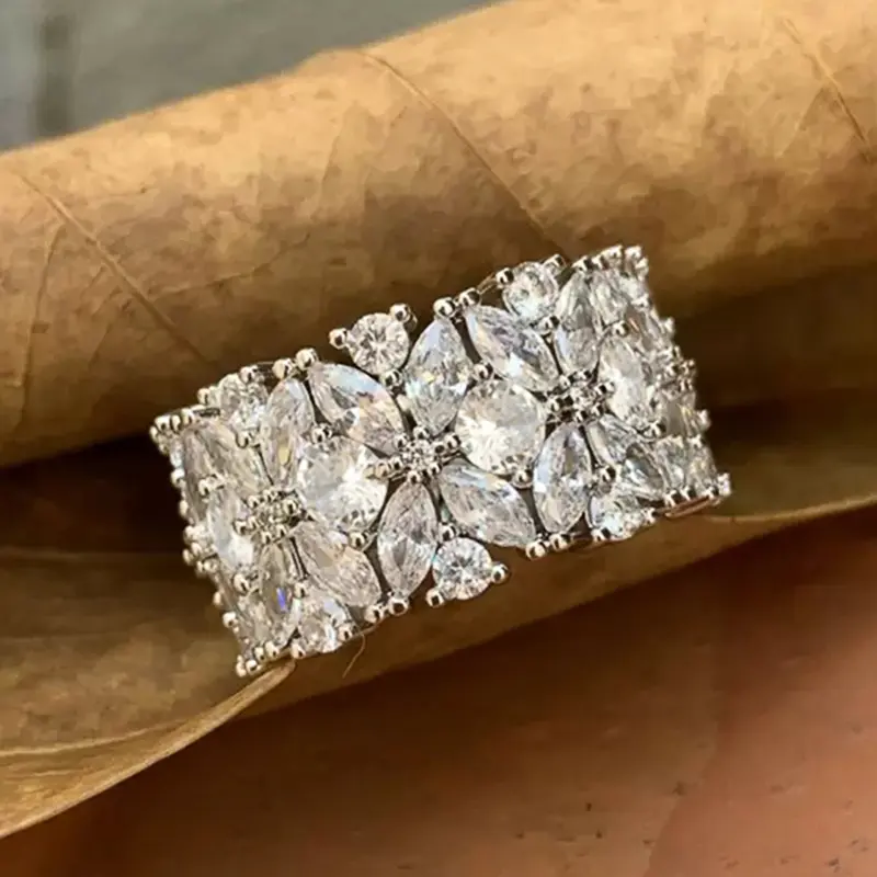 Huitan Aesthetic Luxury Flower Ring Female Wedding Party Jewelry Full Bling Iced Out Finger Accessories for Engagement Ceremony