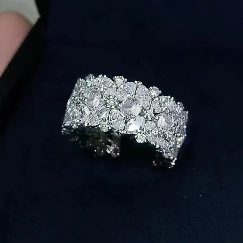 Huitan Aesthetic Luxury Flower Ring Female Wedding Party Jewelry Full Bling Iced Out Finger Accessories for Engagement Ceremony