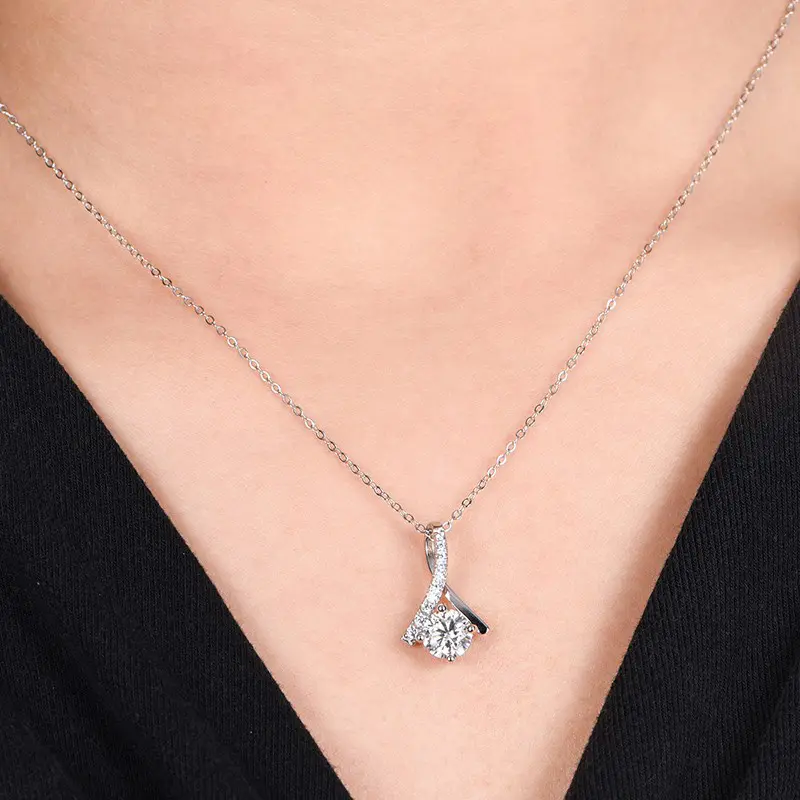 Huitan Trendy Lady Engagement Necklace with Fashion Design Bright Zirconia Pendant Accessories Stylish Versatile Jewelry Gift