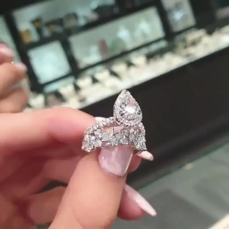 Huitan Fashion 2Pcs/Set Women Rings with Dazzling Cubic Zirconia Romantic Teardrop CZ Ring Wedding Engage Party Lady's Jewelry