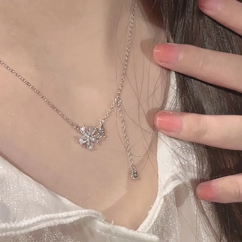 Huitan Fresh Style Flower with Hollow Butterfly Design Women's Pendant Necklace Luxury Trendy Silver Color Cubic Zircon Jewelry