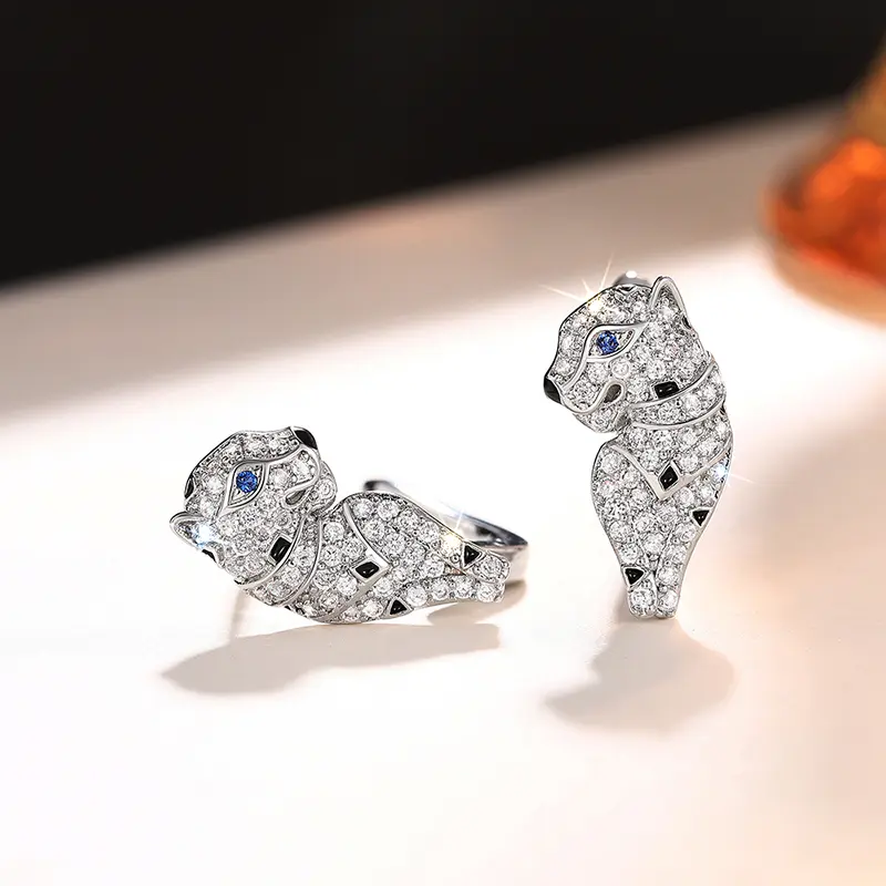 Huitan Punk Leopard Earrings for Women Blue Eyes Black Dot Design Personality Hip Hop Female Ear Accessories Statement Jewelry
