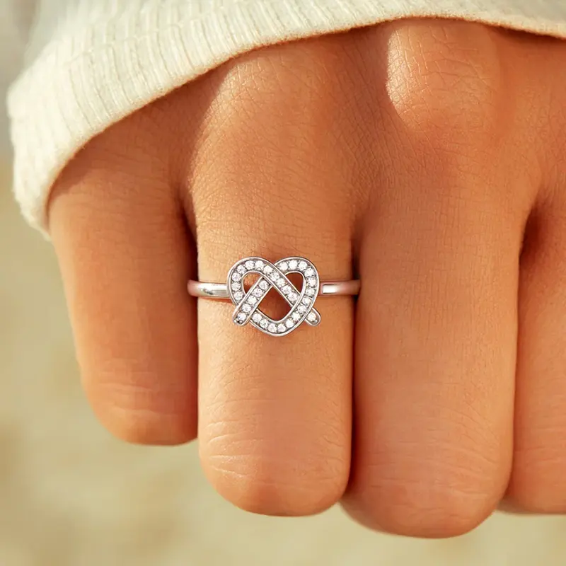 Huitan Luxury Wedding Rings with Bright Cubic Zirconia Fashion Women Daily Wearable Accessories Love Jewelry for Women