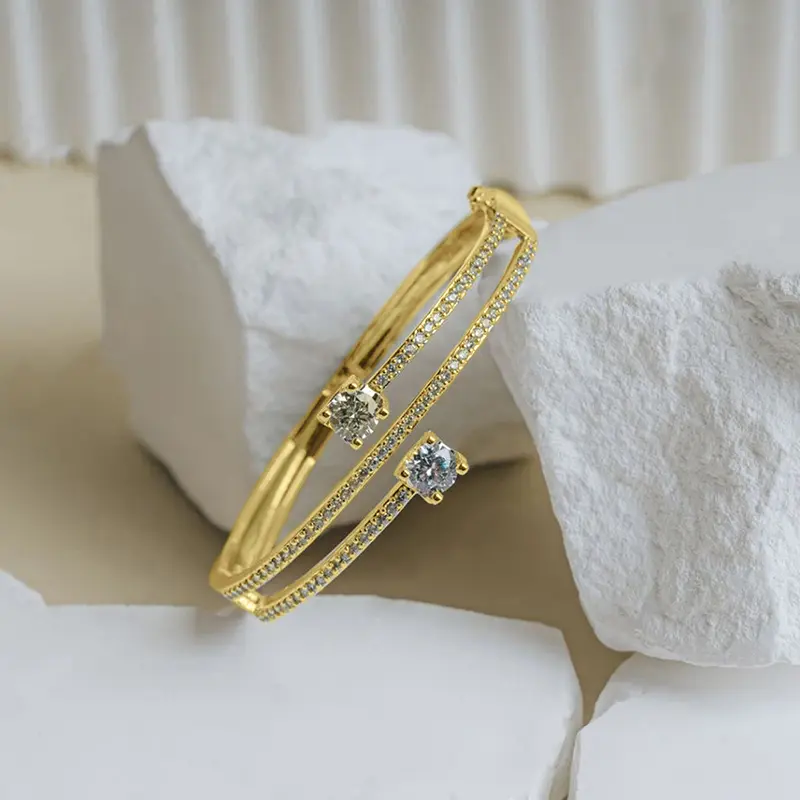 Huitan Temperament Luxury Female Bangles for Party Women Wedding Ceremony Jewelry Gorgeous Women's Hand Bracelets Accessories