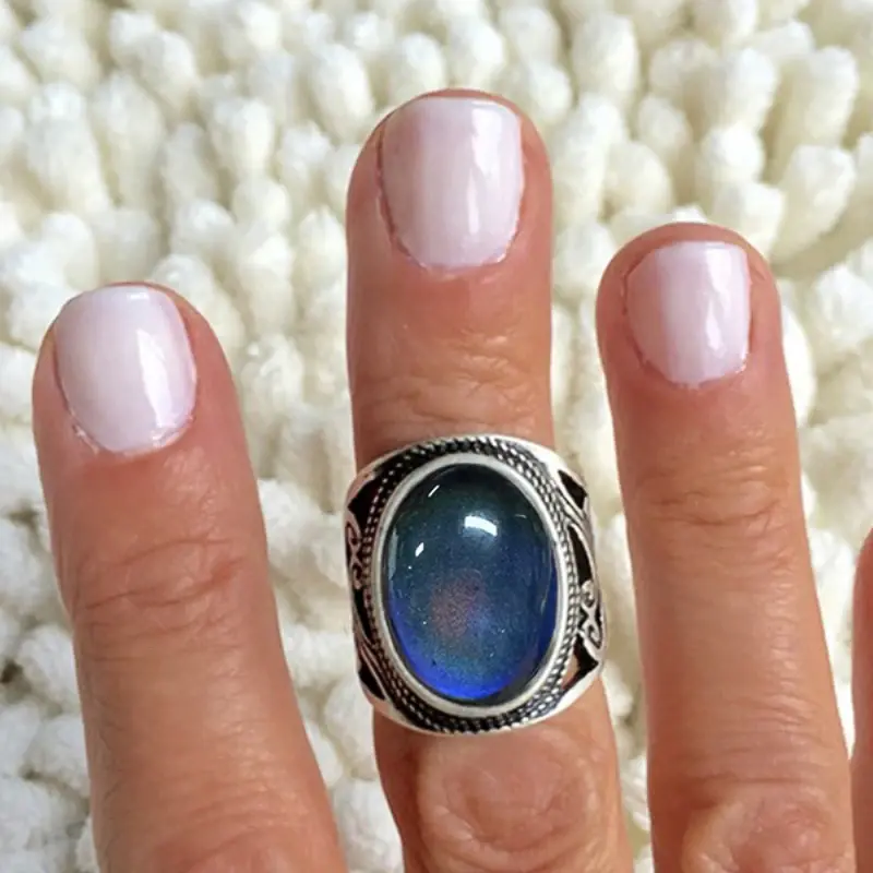 Huitan Retro Party Finger Rings for Female Anniversary Ceremony Chic Big Oval Stone Jewelry for Women Vintage Style Accessories