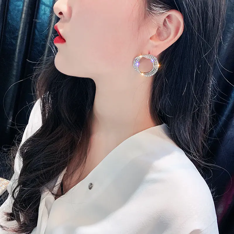 Huitan Luxury Micro Paved Dazzling Crystal CZ Classic Women Stud Earrings Silver Color Twine Round Shape Versatile Lady Jewelry