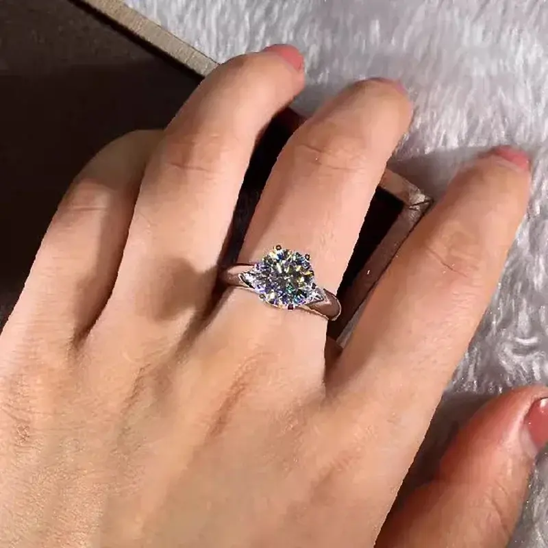 Huitan Luxury Round Zirconia Finger Ring Female Proposal Accessories Dainty Gorgeous Silver Color Wedding Band Jewelry for Women