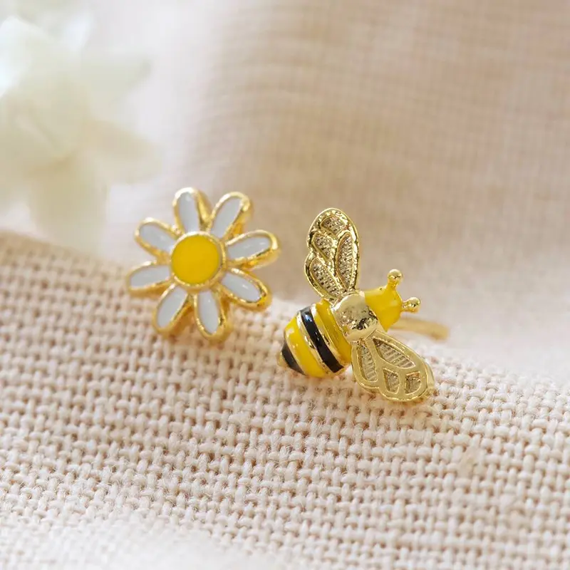 Huitan Unusual Flower and Bee Stud Earrings for Women Cute Yellow Honey-bee Floral Earrings Girls Gift Statement Jewelry Hot