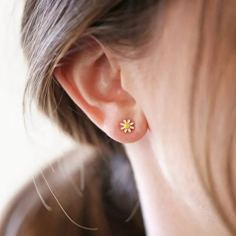 Huitan Unusual Flower and Bee Stud Earrings for Women Cute Yellow Honey-bee Floral Earrings Girls Gift Statement Jewelry Hot