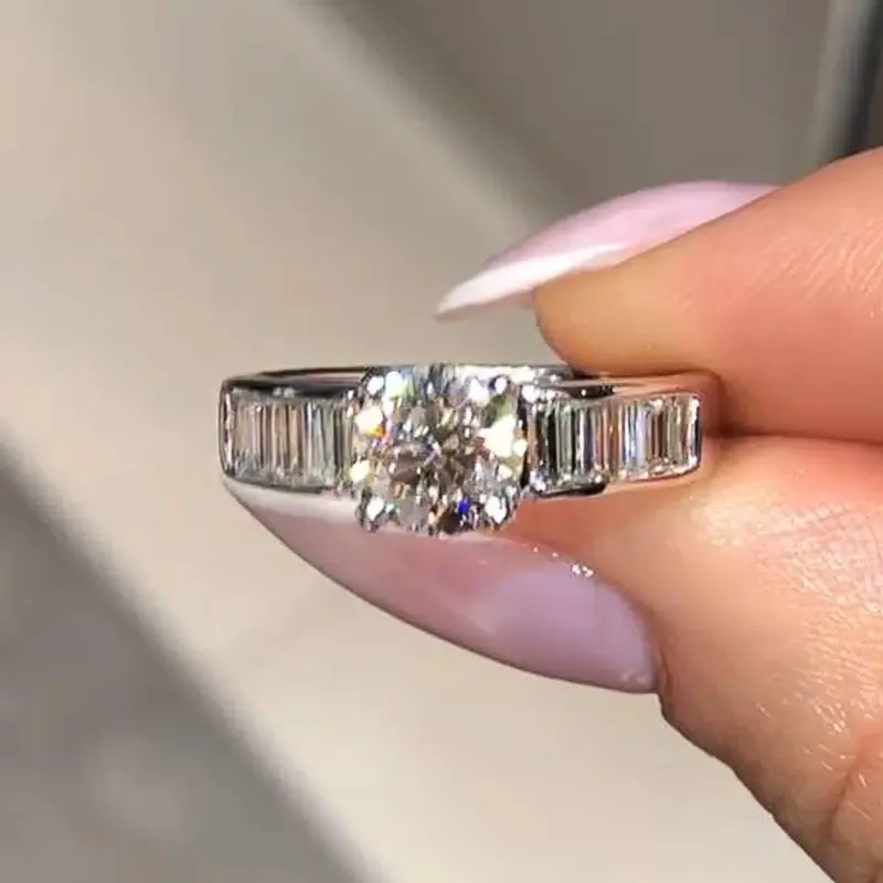 Huitan Luxury Bridal Wedding Ring Female Silver Color Shiny Zirconia Finger Accessories Graceful Gorgeous Engagement Jewelry