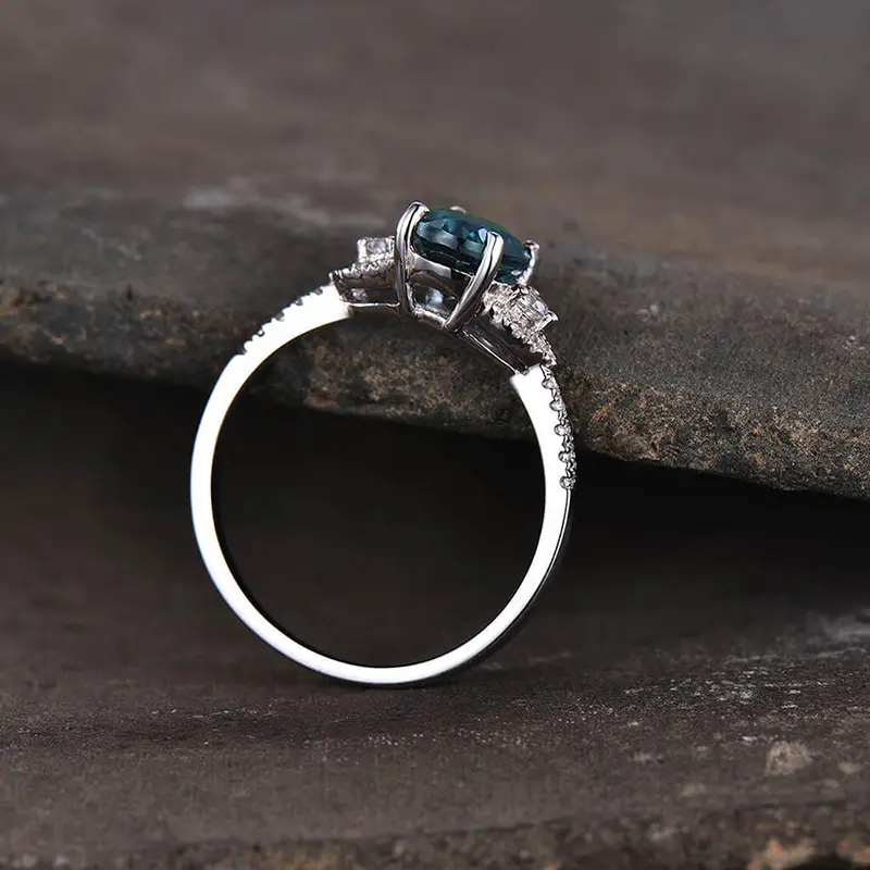 Huitan Simple Elegant Design Oval Blue CZ Rings Women for Anniversary Party Facy Gift for Lady Temperament Elegant Jewelry