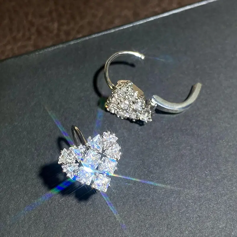 Huitan Sparkling Heart Shaped Drop Earrings Female Romantic Wedding Accessories with Bright Zirconia Sweet Lady Dainty Jewelry