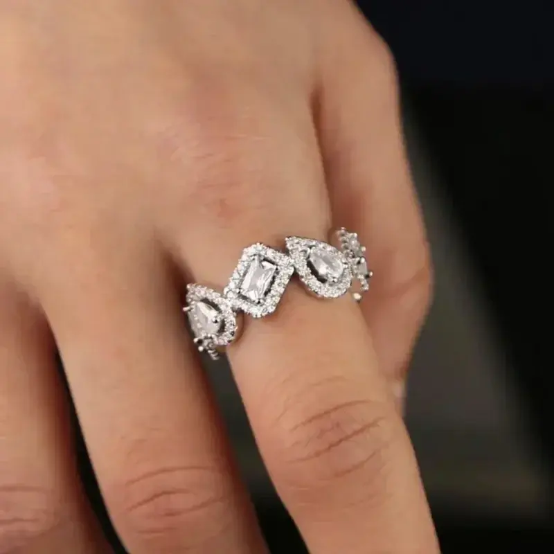 Huitan Chic Bright Zirconia Finger Ring Lady Wedding Bands Accessories Fashion Luxury Silver Color Jewelry for Engagement Party