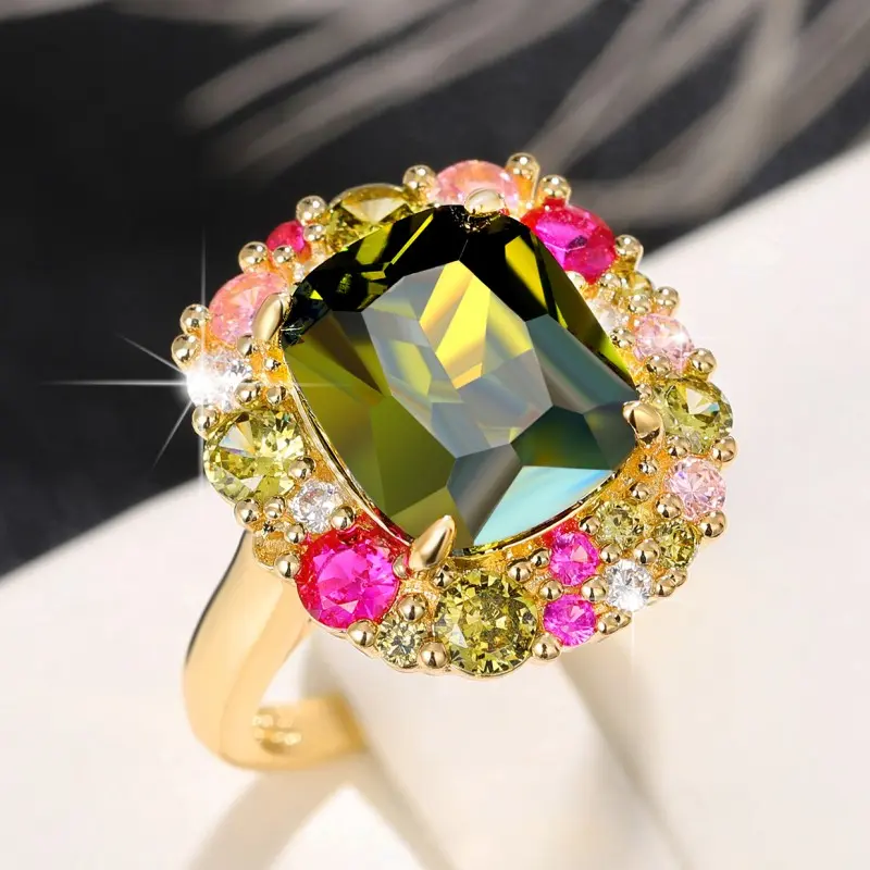 Huitan Gorgeous Green Cubic Zirconia Lady's Rings Newly Designed Colorful CZ Wedding Anniversary Party Fashion Jewelry for Women