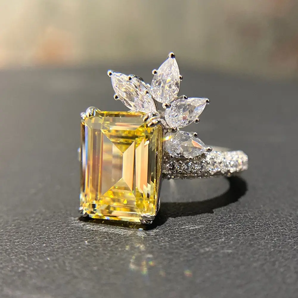 Huitan New Arrival Luxury Women Cubic Zirconia Rings Bling Geometric Square Yellow CZ Ring Wedding Party Aesthetic Lady Jewelry