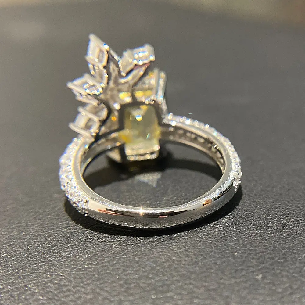 Huitan New Arrival Luxury Women Cubic Zirconia Rings Bling Geometric Square Yellow CZ Ring Wedding Party Aesthetic Lady Jewelry